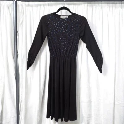 Vestido negro Christine von Lumbe años 70 de colección 4 detalles azules brillantes manga larga midi Foto 1 de 4