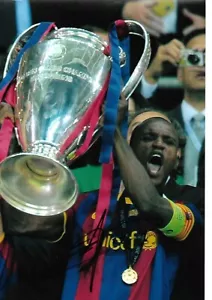 Foto autógrafa firmada a mano de Eric Abidal 12x8 certificado de autenticidad de Barcelona - Imagen 1 de 1