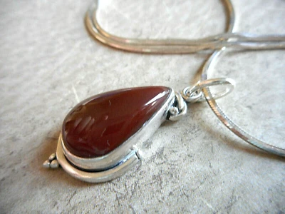 Collar de cadena de plata esterlina con colgante de cornalina en forma de lágrima de 18" 17-21C Foto 1 de 4