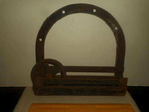 Antique Sliding HORSESHOE Barn Door Roller Hinge 11 1/2" by 11 3/8" GUC Cover
