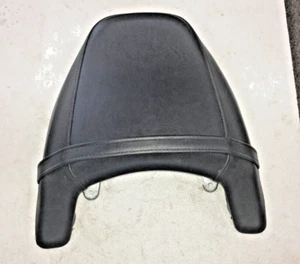 Asiento de pasajero OEM 45300-48G00-48H Suzuki Boulevard VZR1800 - Imagen 1 de 5
