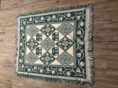 Manta tapiz vintage verde y blanco con flecos, 51 x 41 Foto 1 de 2