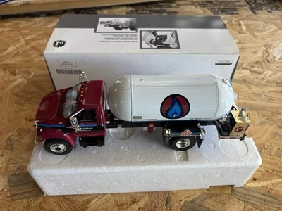 1/34 scale Ford F-650 XLT Super Duty Propane Truck 1st First Gear Diecast Metal - Image 1 of 4