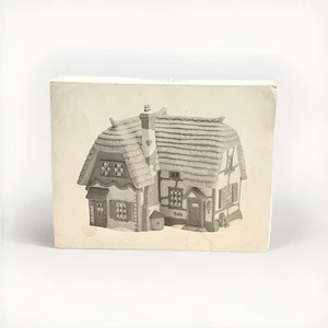 Vintage Christmas Dept 56 Dickens' Village "Cobb Cottage” 1994,  Retired 1997 - Picture 1 of 4