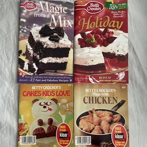 Lot Of 4Vintage Recipe Cookbooks Betty Crocker Holiday Cakes Cookies Chicken W17 - Imagen 1 de 10