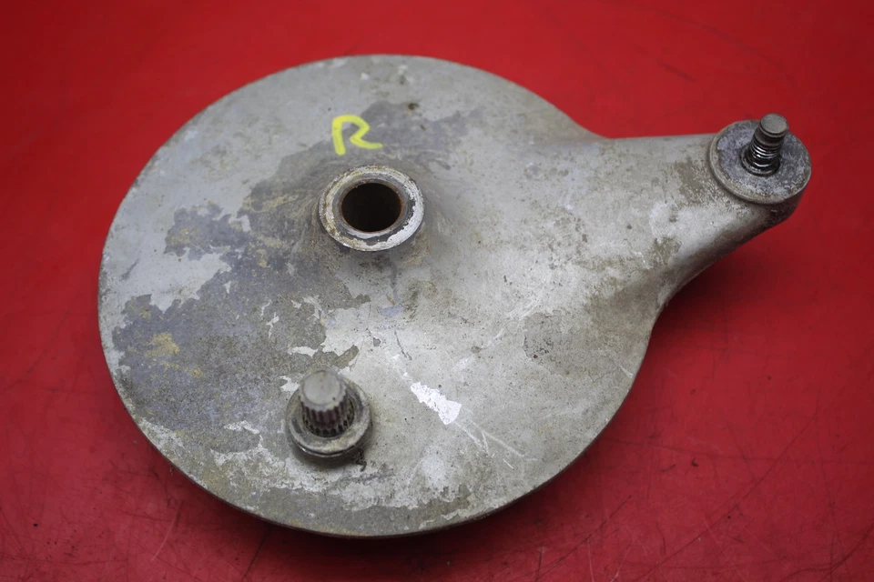 Suzuki TC90 1972 buje de freno de rueda trasera Foto 1 de 4