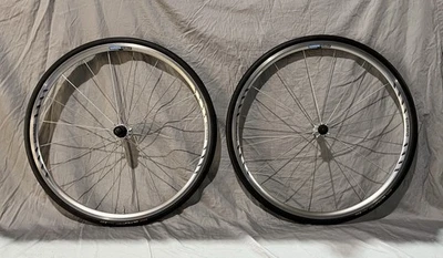 Комплект колес Shimano WH-R550 700c 130 / 100 мм QR обод 8-9 скоростей 20/16 лезвие + шины - Изображение 1 из 4