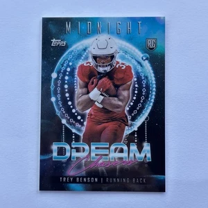2024 Topps Midnight Football - Dream Chasers Trey Benson #DC-17 SSP Cardinals RC - Foto 1 di 2