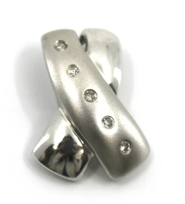 Colgante de amor en forma de X de diamantes de oro blanco macizo de 14 k Foto 1 de 4