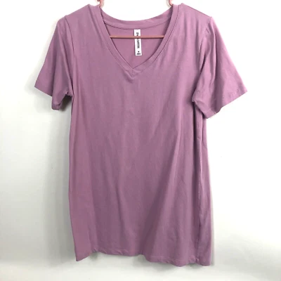 Blusa informal corta con cuello en V lila Zenana Outfitters para mujer talla mediana Foto 1 de 4