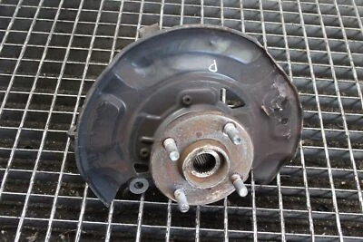 Buje delantero izquierdo Toyota Yaris P13 1.5 Hybrid 2015 Foto 1 de 4