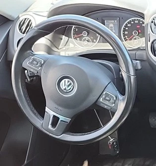 2011-2012 Volkswagen Tiguan LH Driver Steering Wheel Airbag OEM - Image 1 of 3