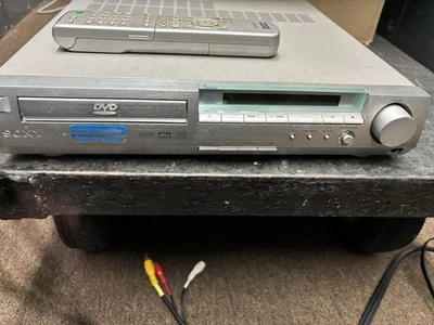 Sony DAV-S300 HCD-S300 - 5.1 Home Theater Dolby Digital CD/DVD TESTED W/remote - Image 1 of 4