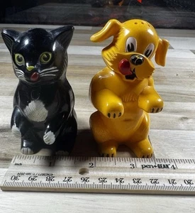 Vintage 1960s Plastic Black Cat & Yellow Dog F & F Salt & Pepper Shaker Set - Picture 1 of 4