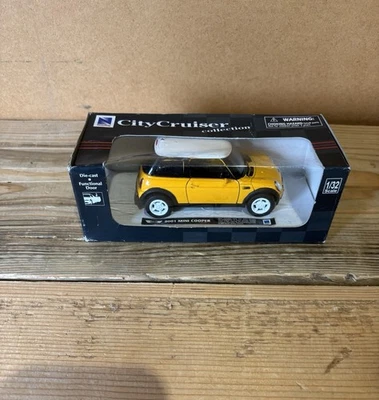 New-Ray Toys Citycruiser 1/32 Scale 2001 Mini Cooper - Image 1 of 4