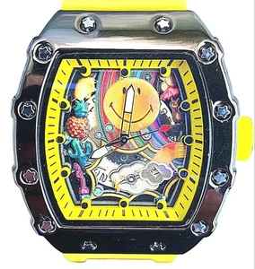 Neu 44mm Herren Barrel Gehäuse Uhr mit Smiley Zifferblatt & Leuchtzeigern - Bild 1 von 6