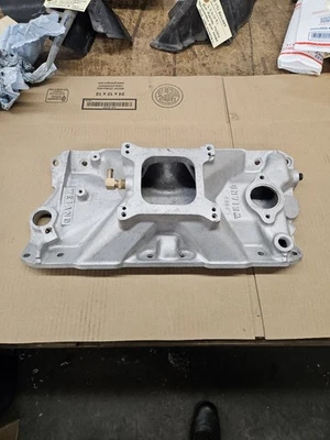 Colector de admisión de aluminio Weiand 7508 SBC bloque pequeño Chevy plano único 327-400 Foto 1 de 4