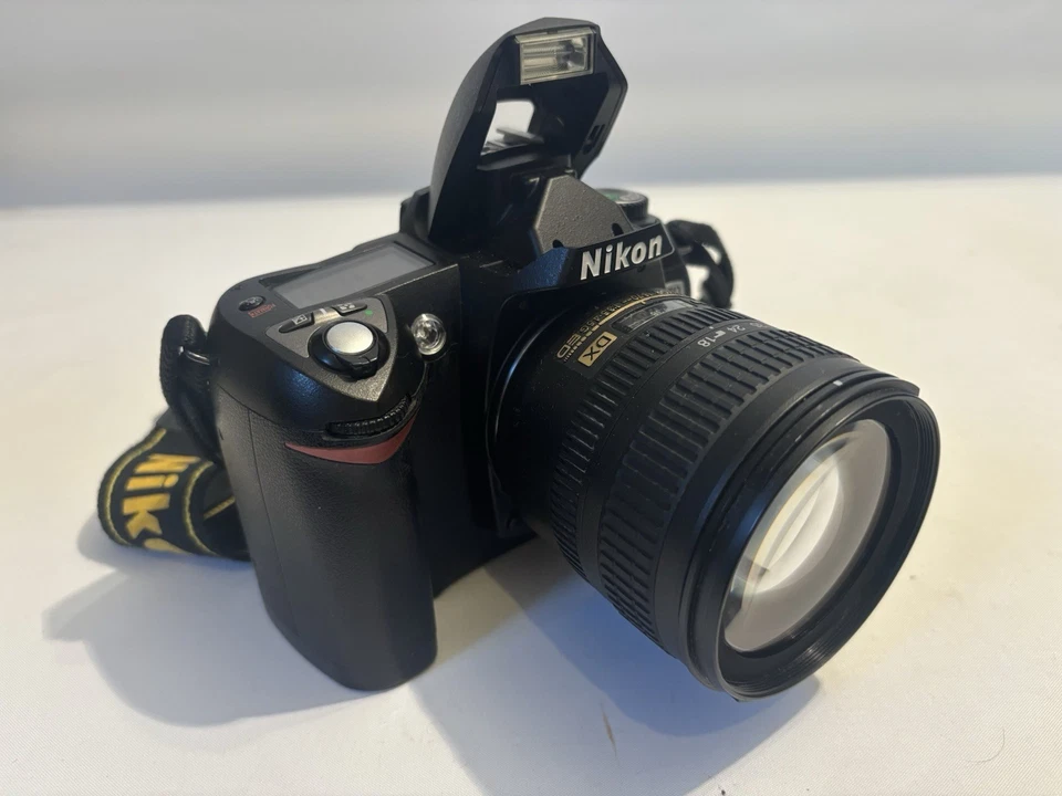 Nikon D D70 6.1MP Digital SLR Camera - Black + AF-S Nikon Nikkor 18-70mm Lens - Image 1 of 4