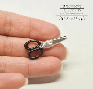 1:6 Miniaturschere mit schwarzem Griff / Miniaturwerkzeug C131 - Bild 1 von 2