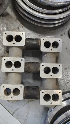 Colector de admisión vintage Oldsmobile Edelbrock 6x2 paquete de seis Deuce 0E6 nuevo en stock Foto 1 de 4