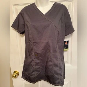 Top scrub Dickies taglia S essenza contemporaneo peltro collo a V medico finto avvolgente NUOVO - Foto 1 di 6