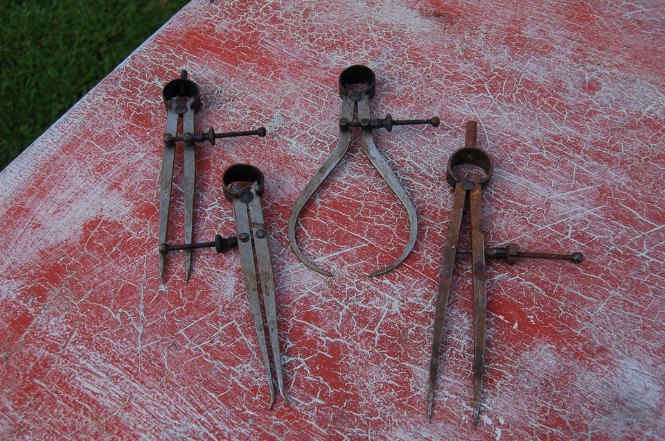 4 Anciens COMPAS de précision/de proportion en métal " voir photos"-----/A12/ - Photo 1/2