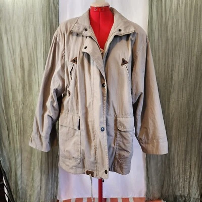 Chaqueta cortavientos impermeable beige para hombre MULBERRY STREET talla M Foto 1 de 4