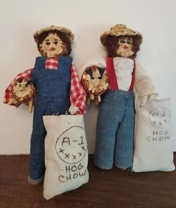 Coppia di bambole arte popolare pannocchia di mais contadino con mangime per maiali e maiali - Foto 1 di 6
