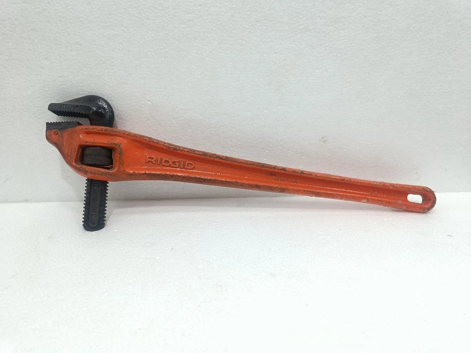 RIDGID 24 IN HEAVY DUTY STRAIGHT PIPE WRENCH MODEL 31030 CAST IRON USA MADE 24" - Image 1 of 4