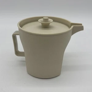 Vintage Tupperware Creamer Pitcher Jug with Airtight Lid 1414-13 Ivory - Picture 1 of 9