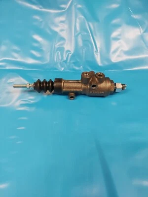 AUSTIN A40 DEVON AND SOMERSET 1951-55 NEW BRAKE MASTER CYLINDER - Image 1 of 3