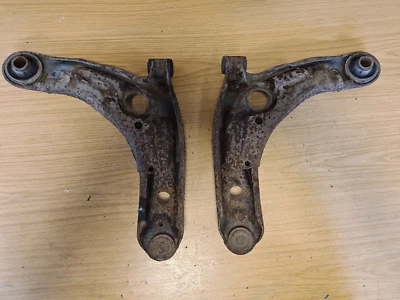 GUENUINE 2016 TOYOTA YARIS MK3 1.3 PETROL WISHBONE ARM DRIVER + PASSENGER FRONT - Image 1 of 4