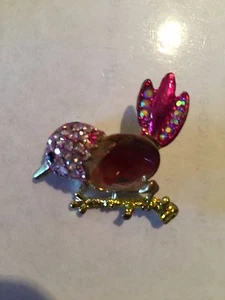 1 3/8" Coat Pin/Brooch,faceted Very PINK crystal birdchickadee,in goldtone - Picture 1 of 2