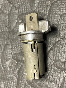 1979 GM IGNITION SWITCH & KEY OEM 11F1 1980 1981 - Picture 1 of 12