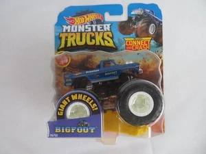 2018 Hot Wheels Monster Trucks Giant Wheels BIGFOOT with Connect & Crash Car - Picture 1 of 3