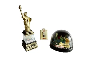 sTATUE OF LIBERTY + NEW YORK SNOW GLOBE + PIN VINTAGE TRAVEL SOUVENIR neocurio - Picture 1 of 17