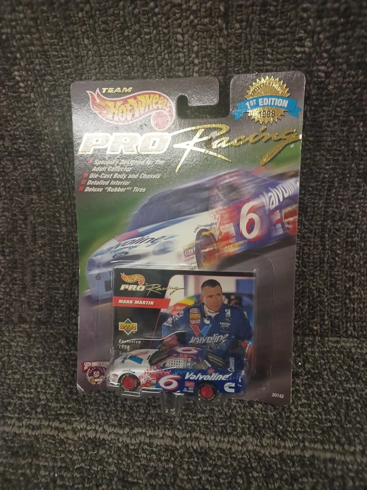Coche diecast Mark Martin Racing escala 1:64 #6 de Hotwheels  Foto 1 de 1