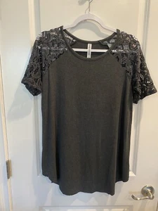 Zenana Signature women’s L shortsleeve tee, cute lace sleeves, super cute - Picture 1 of 8
