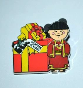 Disneyland China Shengdan Jie Kuaile It's A Small World Holiday 2020 Pin LE - Picture 1 of 5
