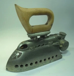 antikes BÜGELEISEN "AMOR" besonderes Modell mit Tank Gusseisen Oldtimer - Bild 1 von 6