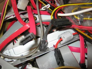 COMPUTER LEADS VINTAGE / MODERN 8kg BOX FULL - Picture 1 of 8