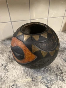 Jarra de calabaza Ashanti africana vintage negra dorada naranja con incrustaciones de 6,5" - Imagen 1 de 13