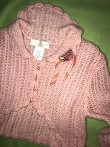 Pure Elegance~16~BISCOTTI CALLEZIONI NEW Pink Lace CARDIGAN SHRUG Pearl Buttons - Picture 1 of 12
