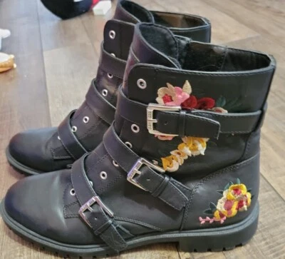 Botines G By Guess para mujer bordados con flores hebilla negra talla 10M Foto 1 de 4