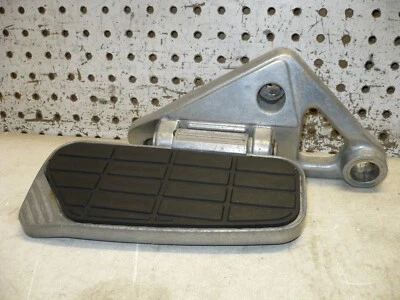 KAWASAKI 89-03 89 ZG1200 XII VOYAGER ЗАДНЯЯ ЛЕВАЯ ПОДНОЖКА OEM 34028-1231 - Изображение 1 из 4