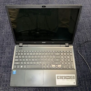 Acer aspire 15 touch 571p-30qr i3 5005u 2GHZ 4GB Ram 500GB HD Win 10 No Charger - Picture 1 of 5
