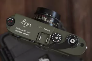 LEICA M2 SAFARI REPAINT ( BODY) - Picture 1 of 11