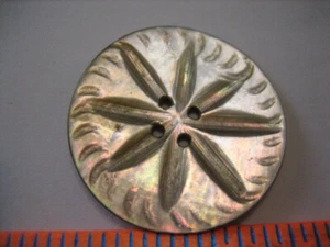 Vintage 1-1/16" Carved Mother Of Pearl MOP Shell Button - D55 - Picture 1 of 6