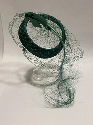 Green Wispy Feather Plume Millenary Fascinator Hat Vintage 1940s 1950s - Image 1 of 4