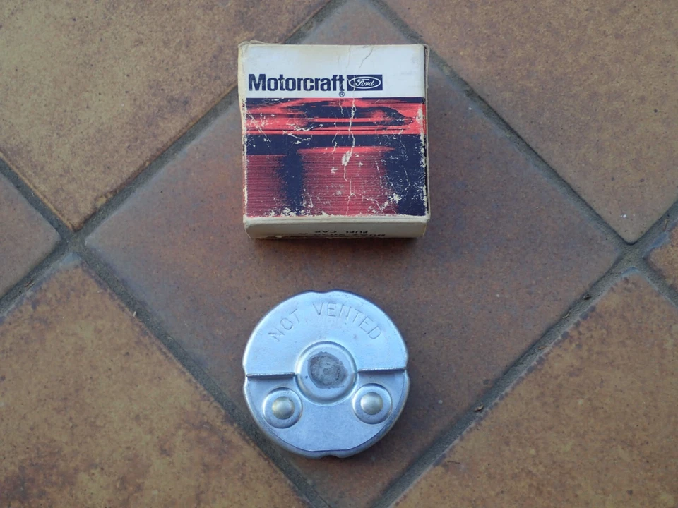 Ford Mustang 1970, Cougar, tapa de gasolina Torino con EV/EM, ¡NUEVO! D0AZ-9030-A Shelby XR7 Foto 1 de 4